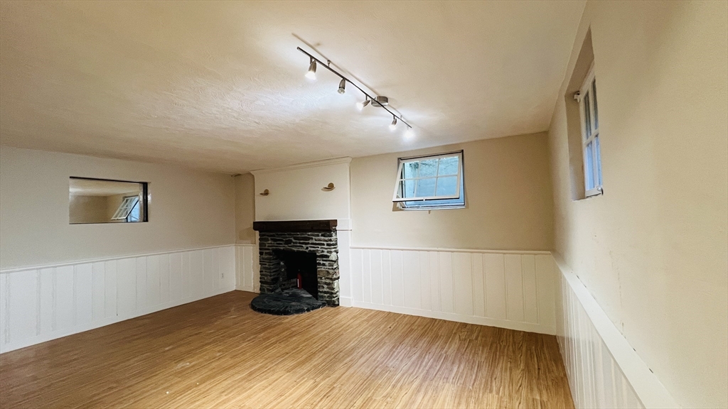 30 Thackeray Rd, Wellesley