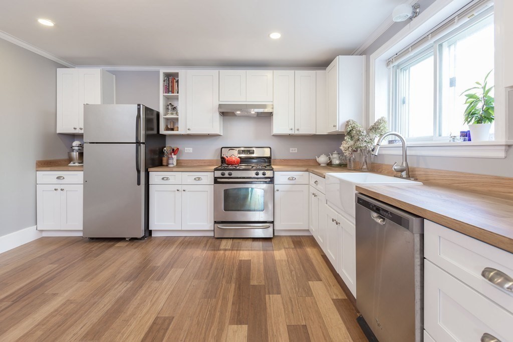 82 Gladstone St, East Boston