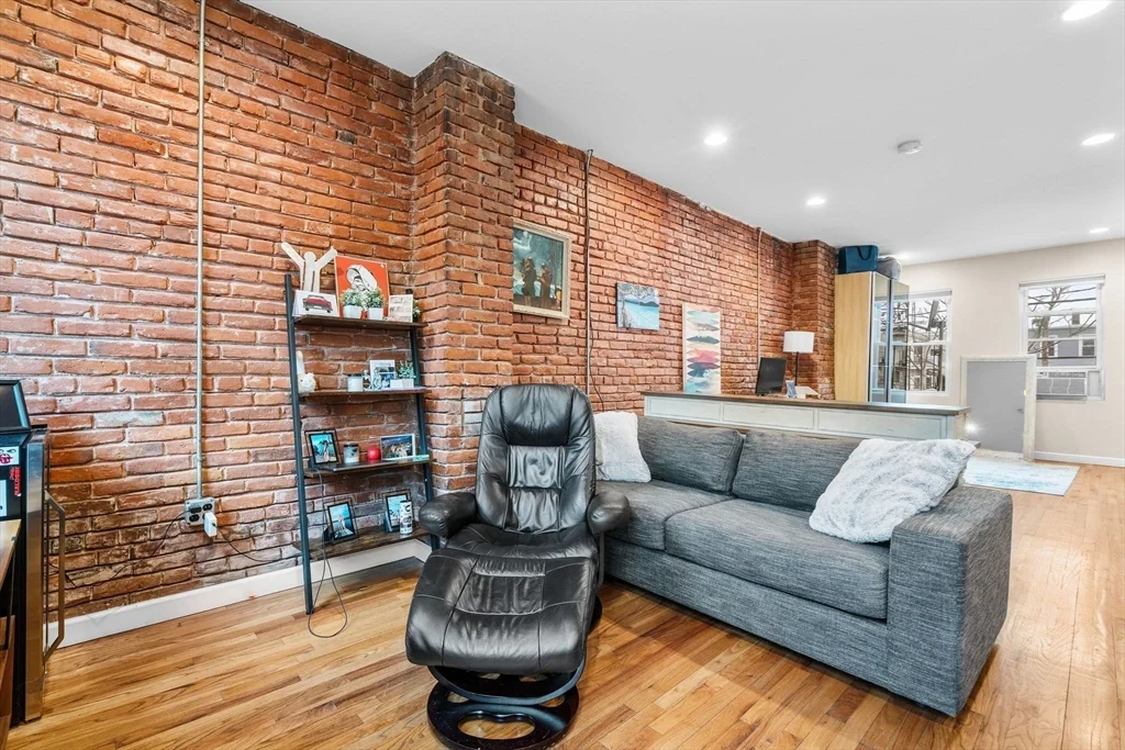 6 Drake Pl, East Boston