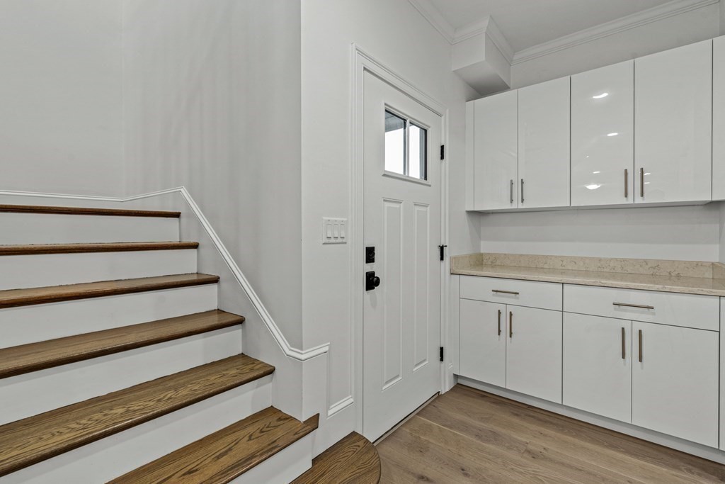 19 Lily Pond Ln, Lexington