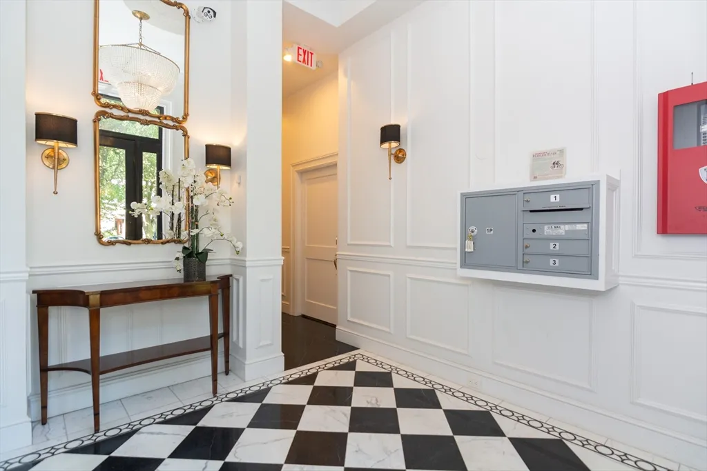 288 Commonwealth Ave, Back Bay