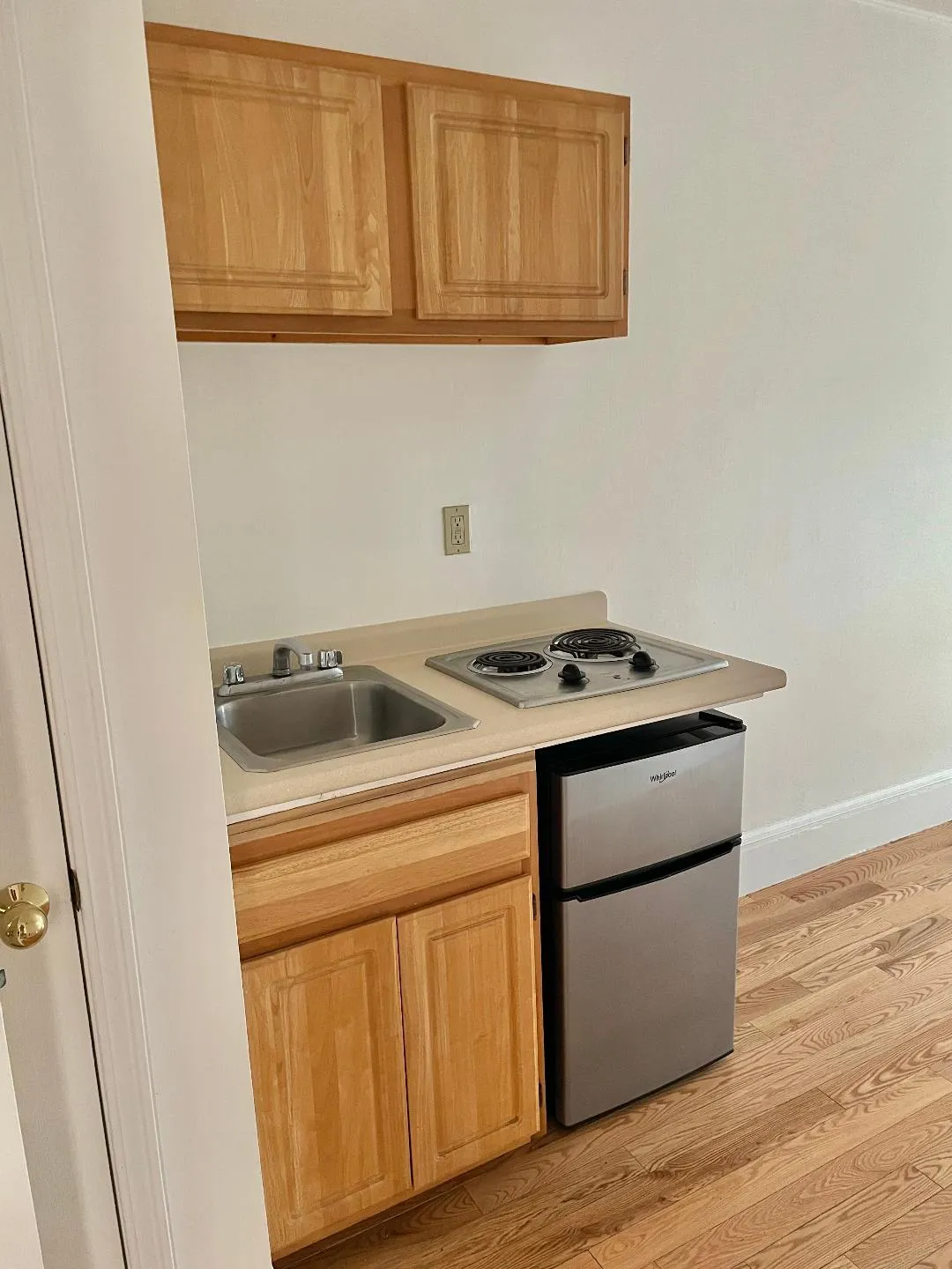1061 Beacon St, Longwood