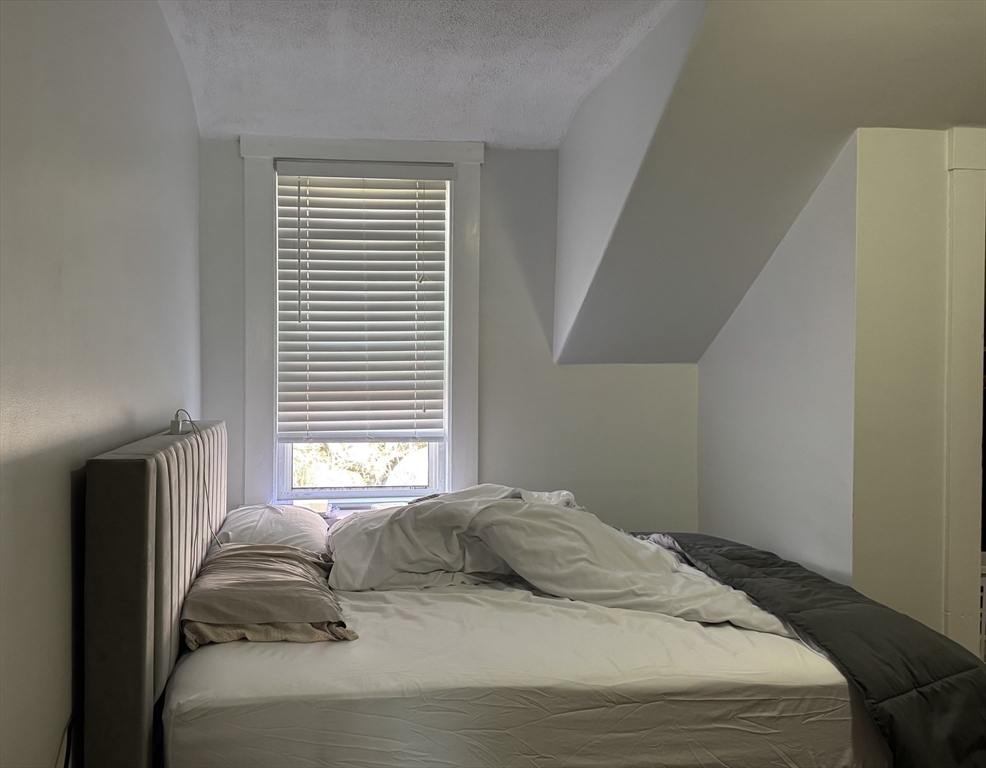 320 Crescent St, South Waltham