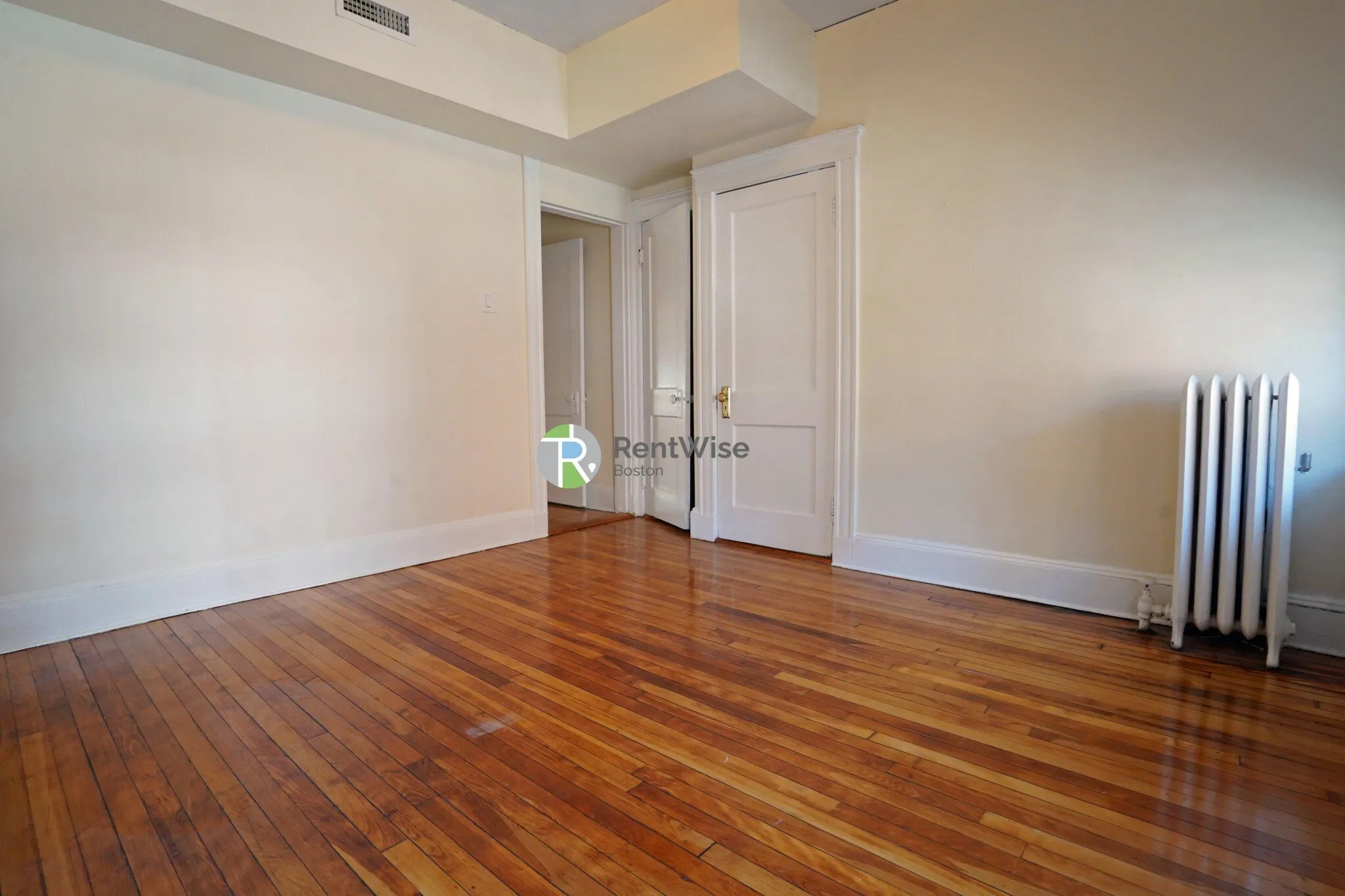 24 Hamilton Rd, North Brookline