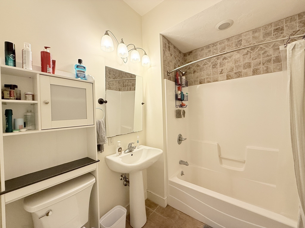 9 Gardner St, Allston