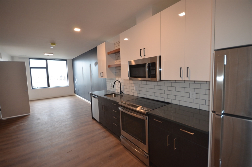 89 Brighton Ave, Allston