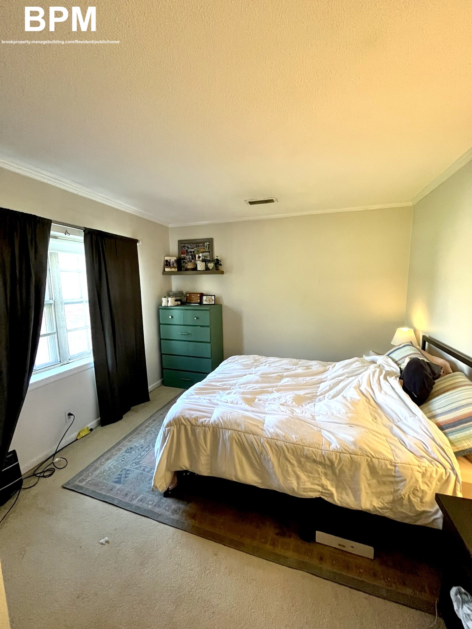 117 Lake Shore Rd, Oak Square