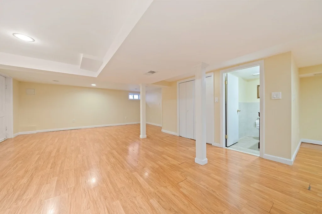 28 Mansfield Rd, Wellesley