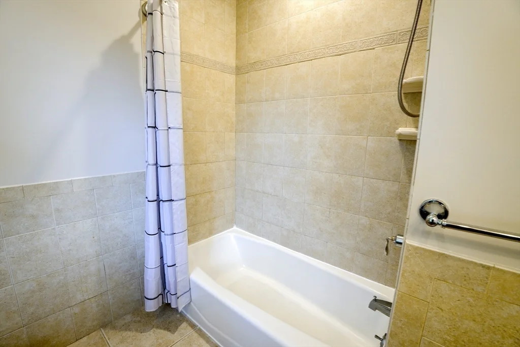 3 A Allen St, Natick