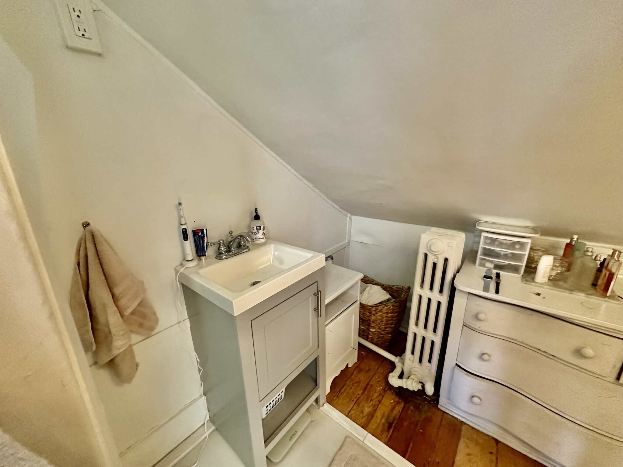 32 Irving St, Beacon Hill