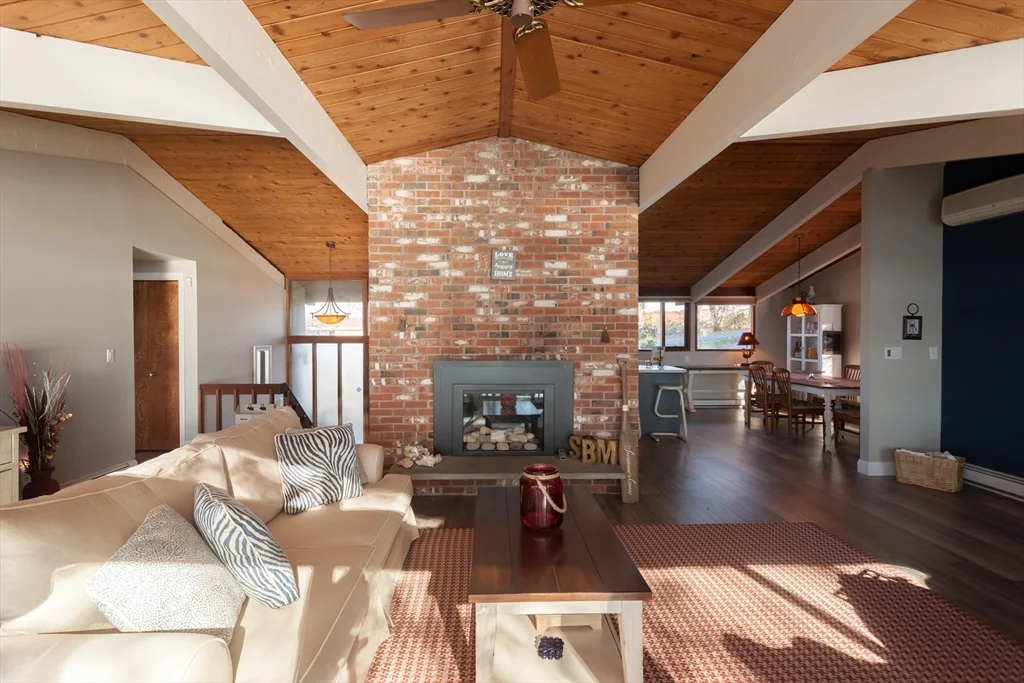 32 Eagle Hill Dr, Plymouth