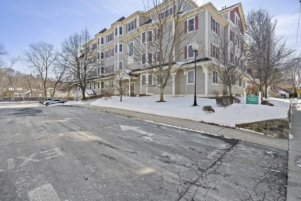 391 Pleasant St, Melrose