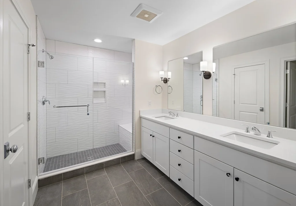 19 Lily Pond Ln, Lexington