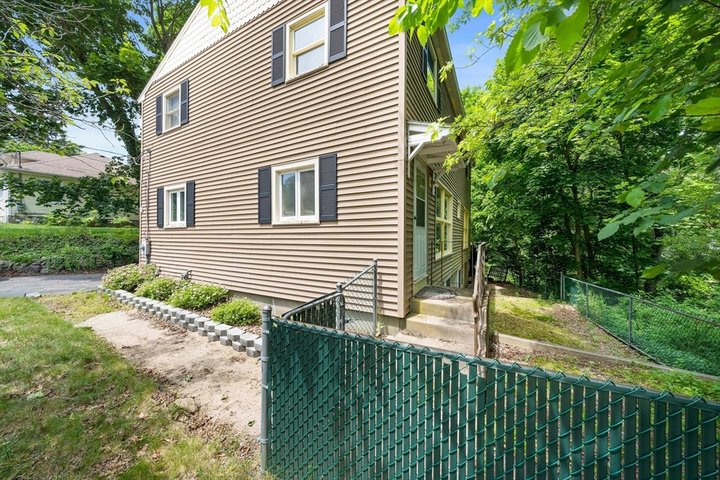 585 Washington St, Franklin