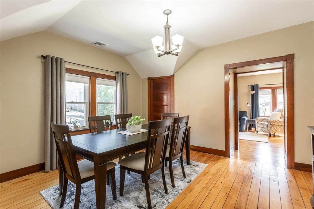 256 Maple St, Fall River