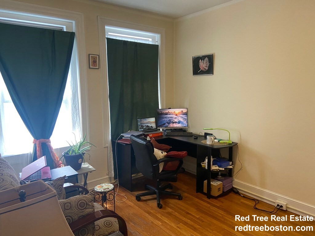 12 Royce Rd, Allston