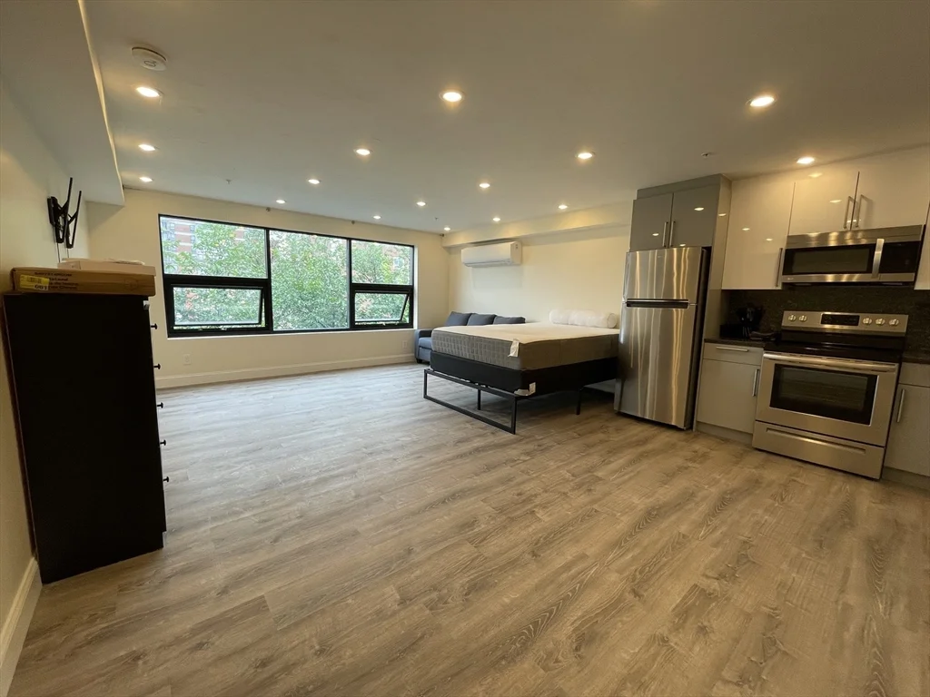 1028 Commonwealth Ave, Coolidge Corner