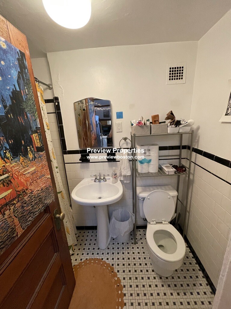 849 Beacon St, Fenway