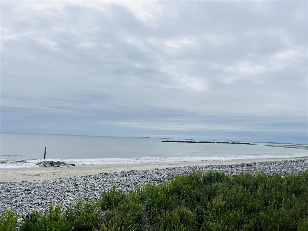 19 Beach Rd, Winthrop