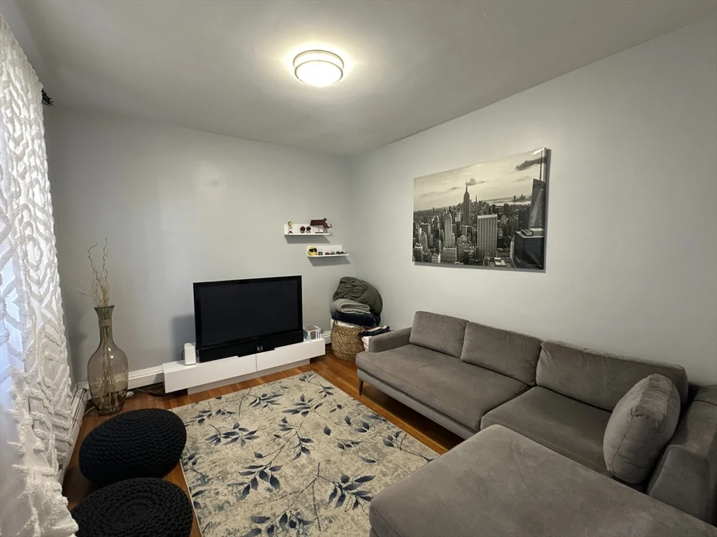 332 Main St, Everett