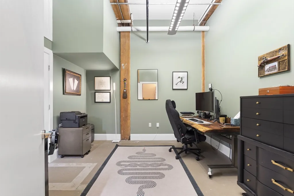 881 East 1st St, South Boston