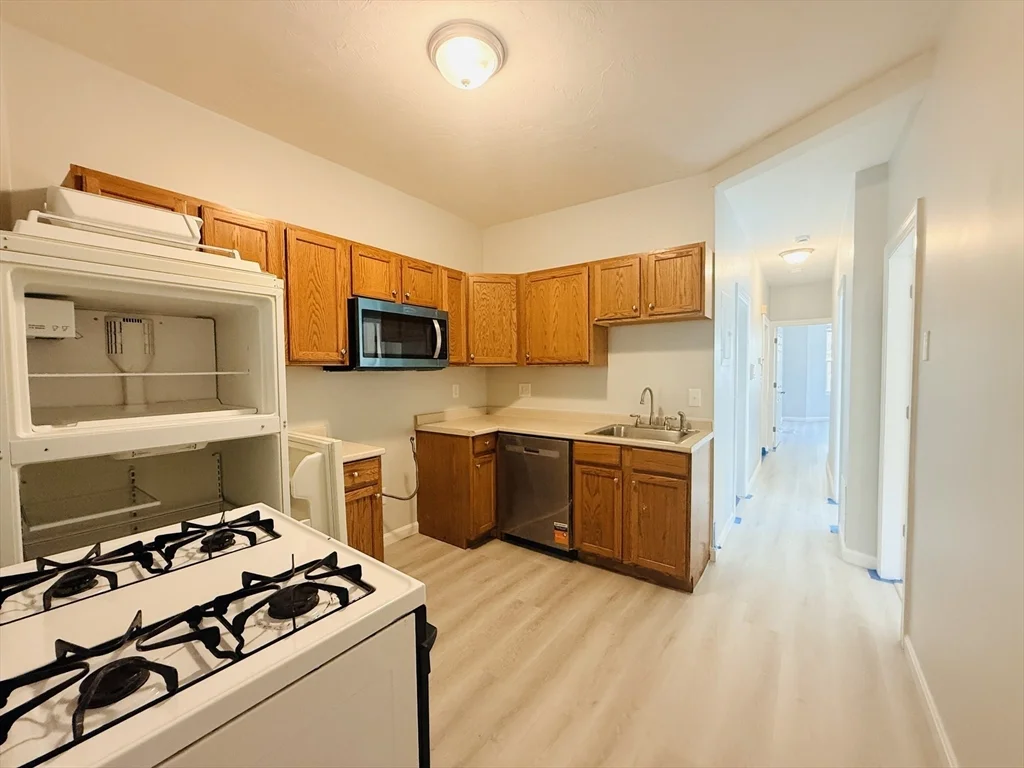 93 Zeigler St, Roxbury