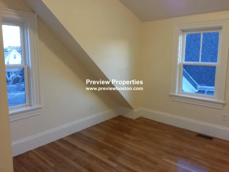 84 Linden St, Allston