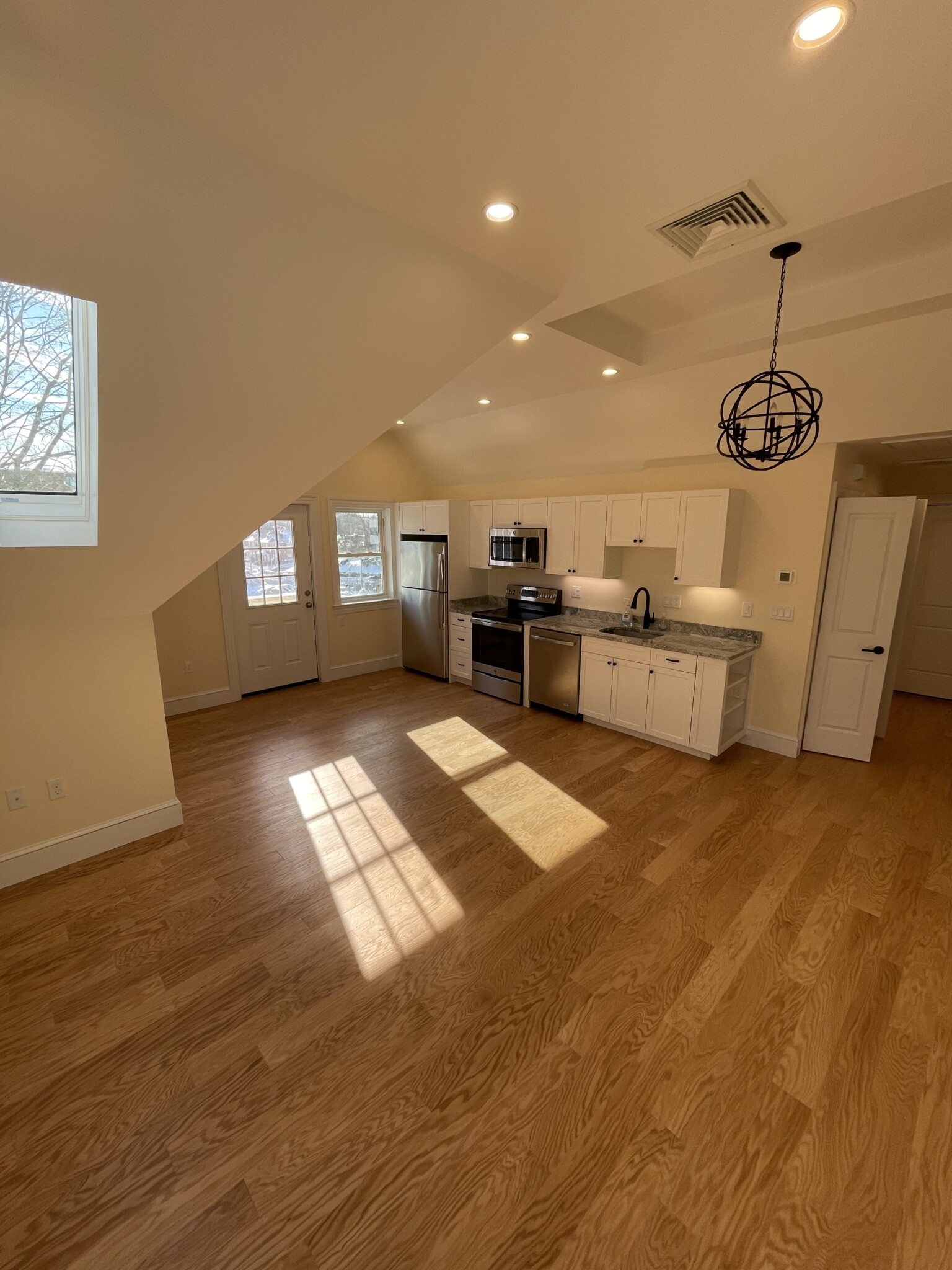 1 bed, 1 bath apartment for rent at 88 Wallingford Rd Unit 3, Brighton — photo 10 of 12
