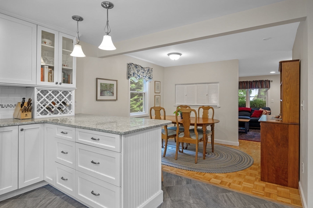 8 Risley Rd, Marblehead Neck