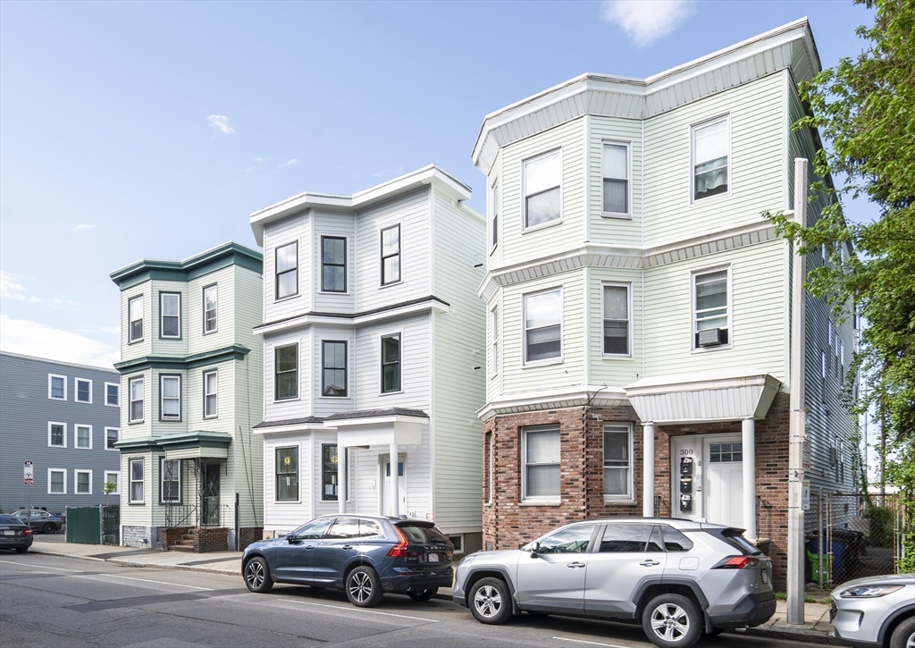 298 Maverick St, East Boston