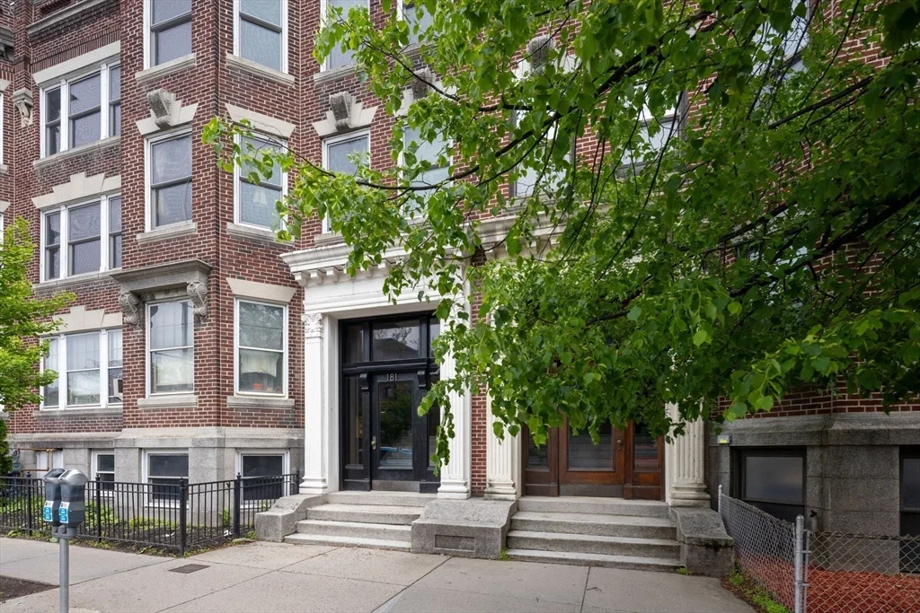 181 Harvard St, Coolidge Corner