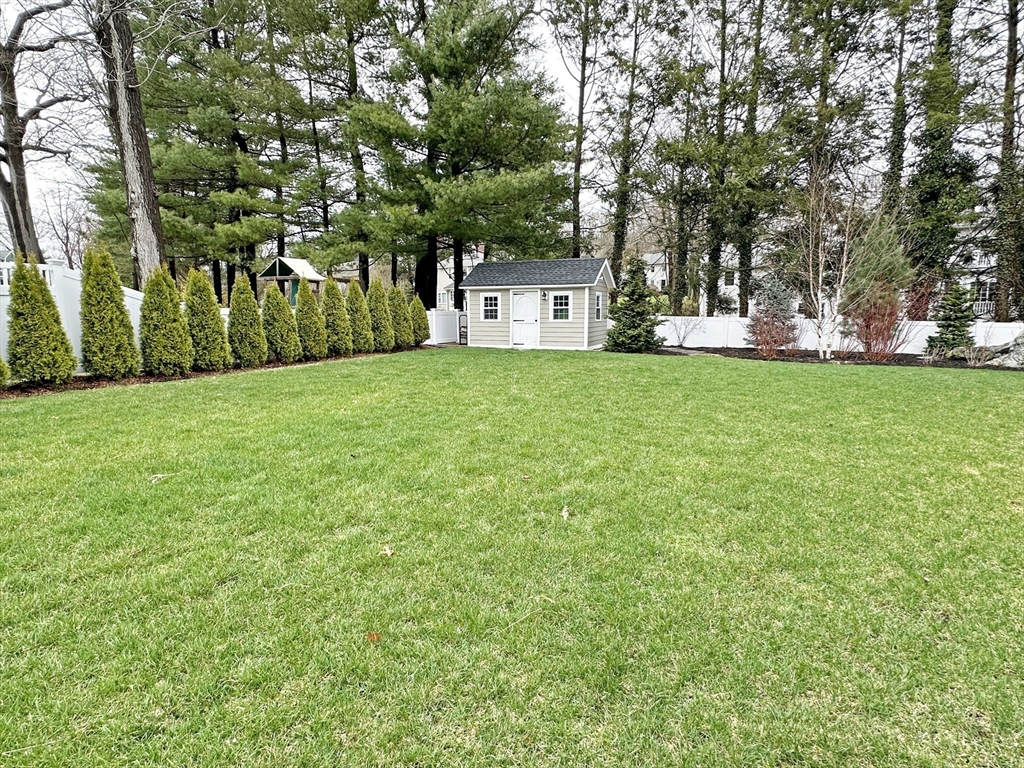 9 Lantern Rd, Belmont