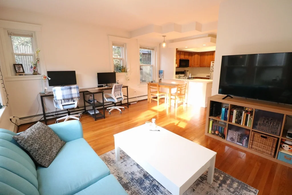 30 Upland Rd, Neighborhood Nine