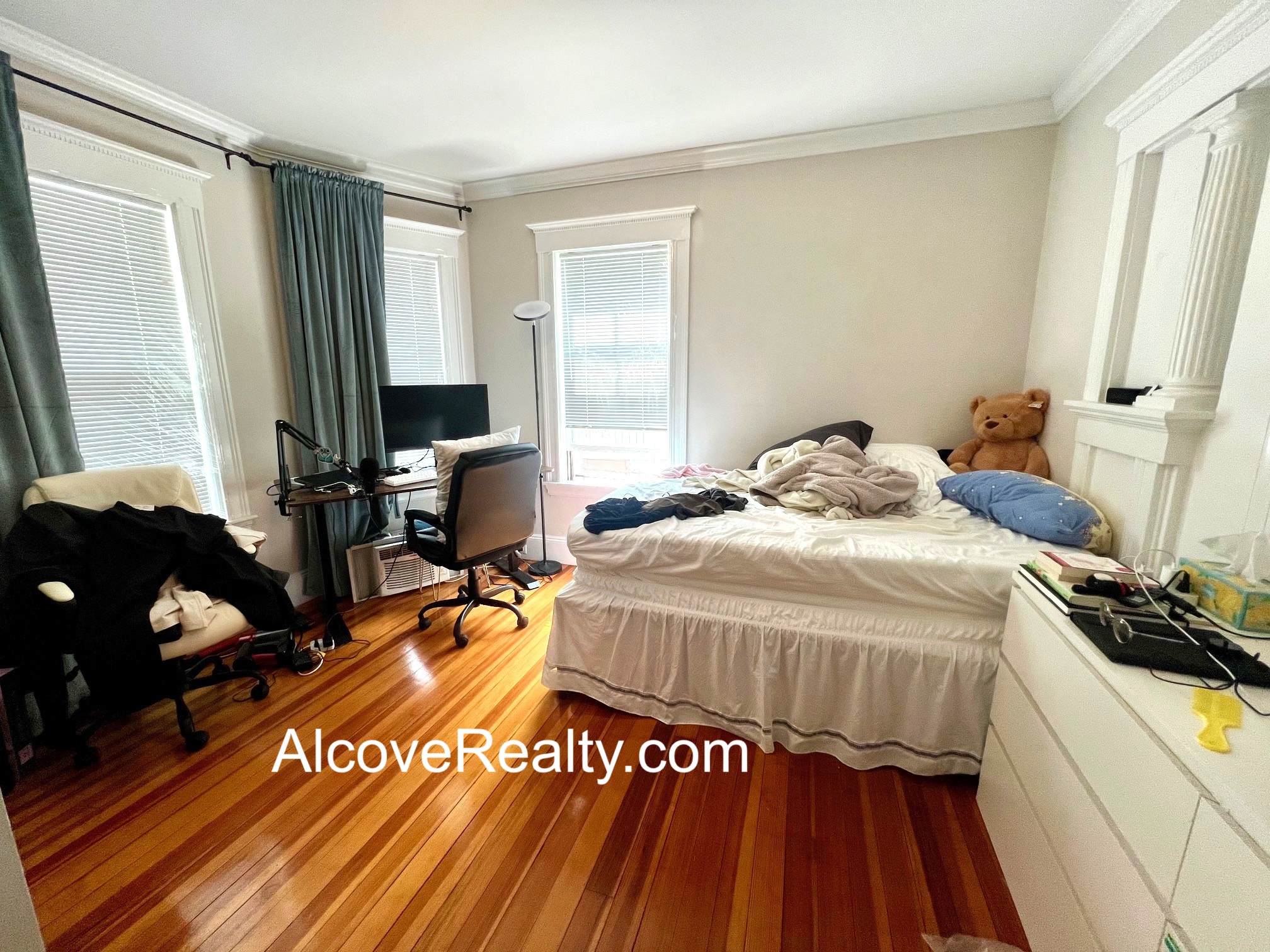 34 Leonard St, Tufts