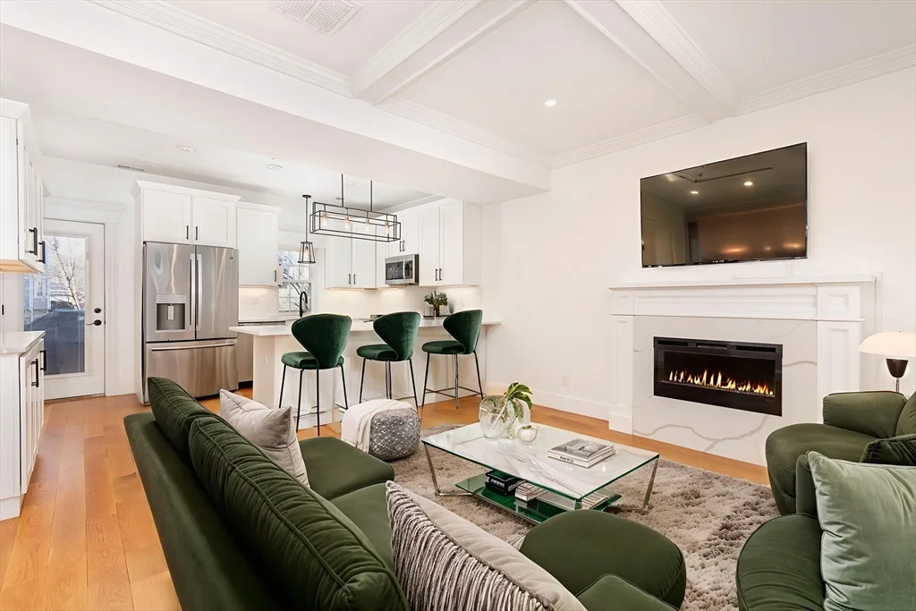 12 S Mason St, Salem