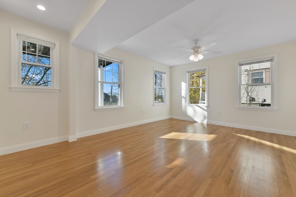 48 Manthorne Rd, Roxbury