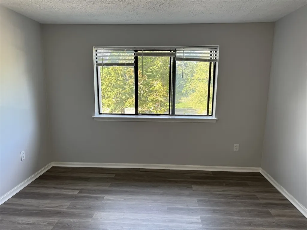 53 Steeplechase Ct, Zip 01832