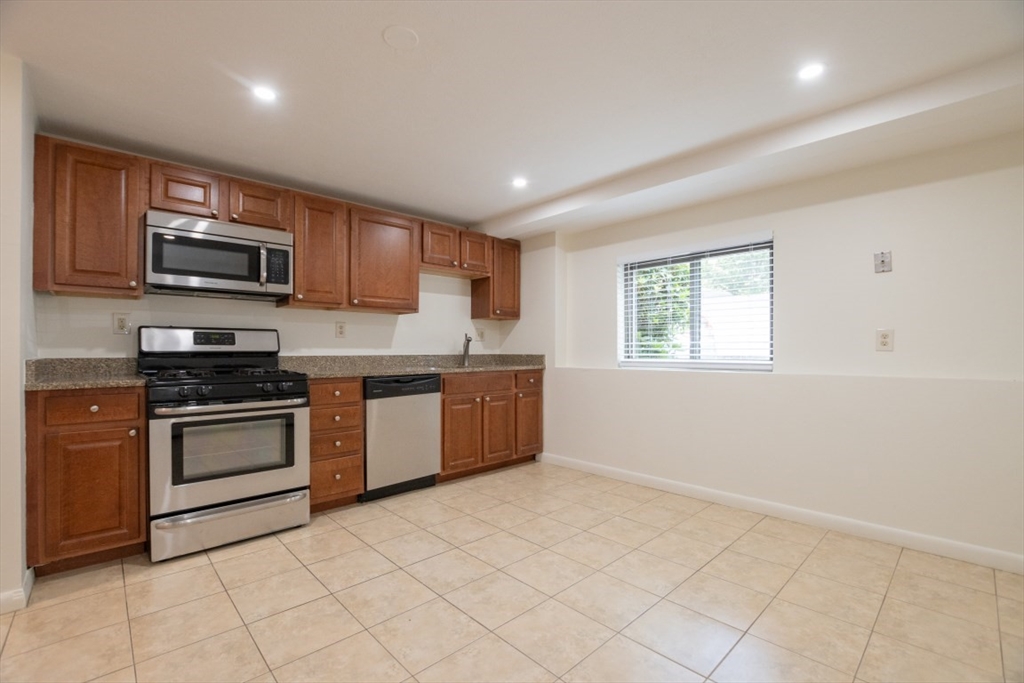 146 Willow St, Waltham