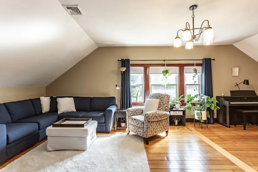 256 Maple St, Fall River