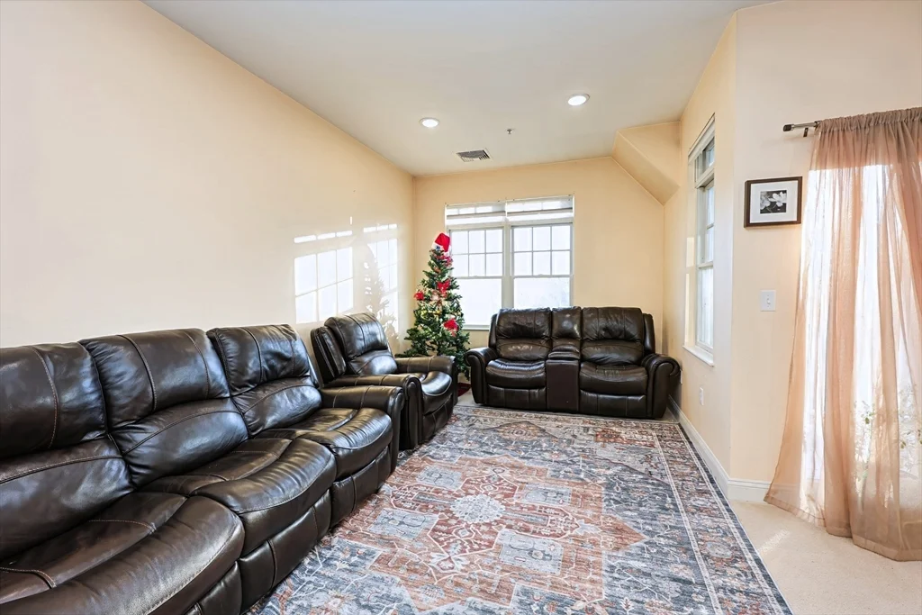 614 Pond St, Braintree