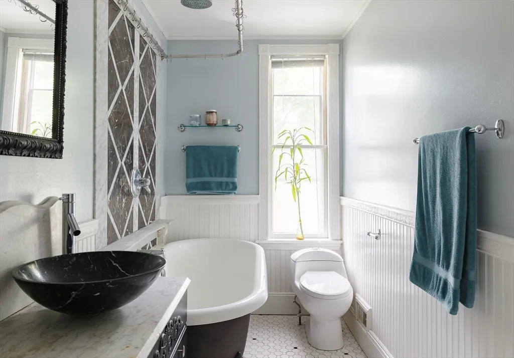 327 Lafayette St, Salem