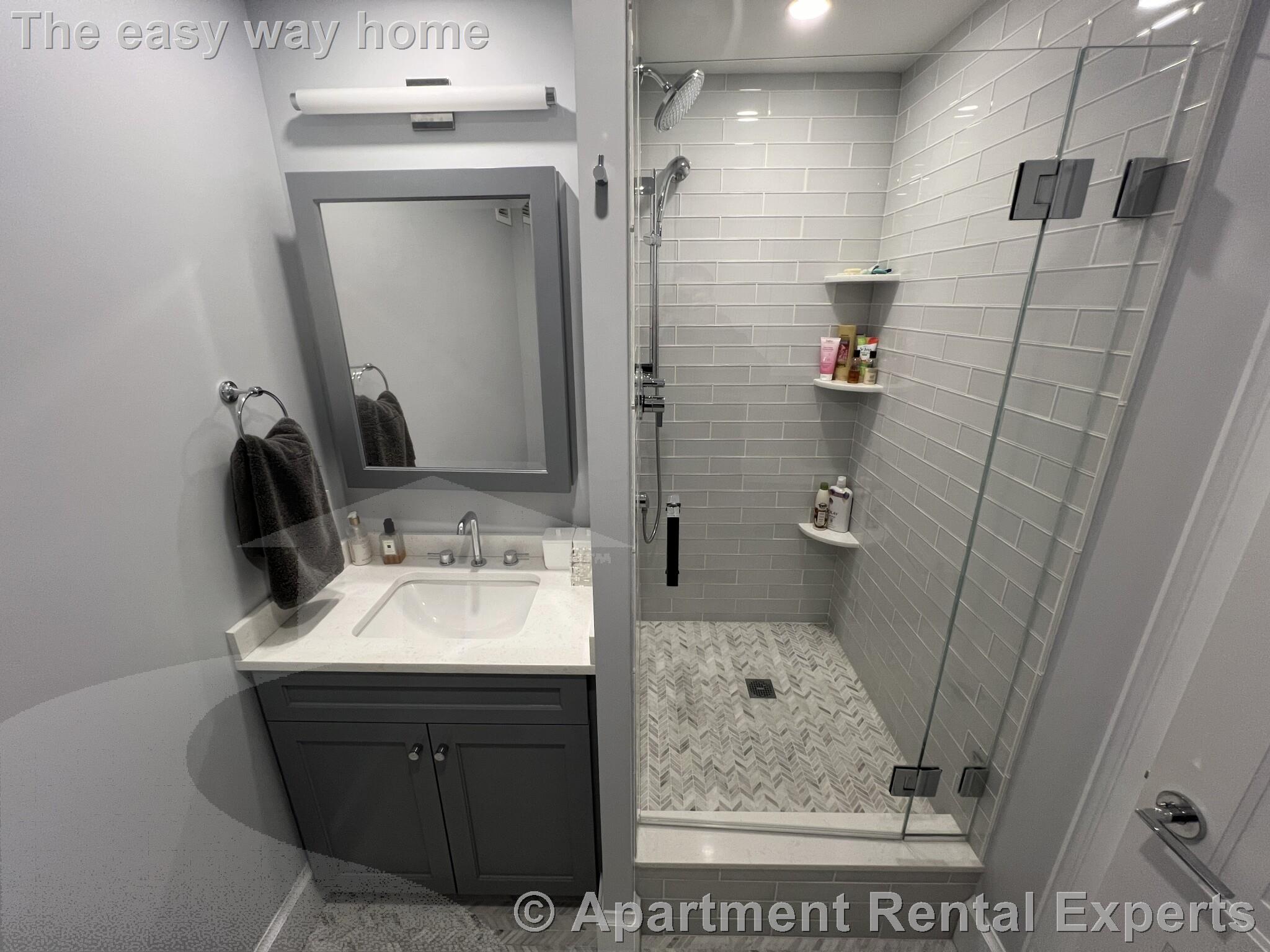 85 East India Row, Downtown