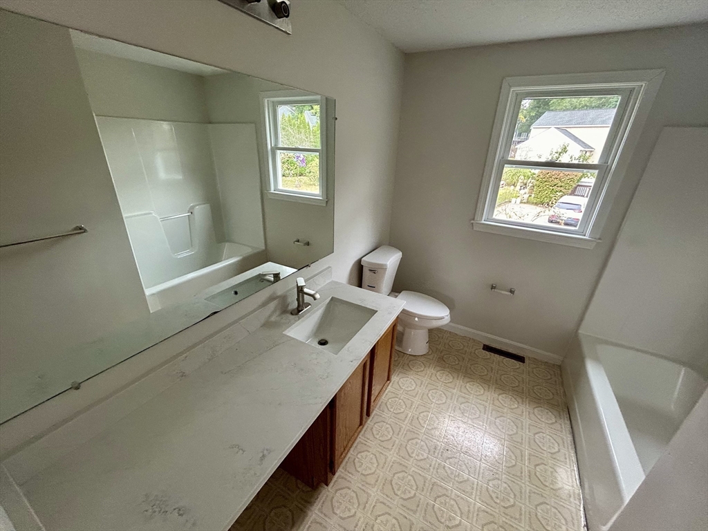 47 Wyman Rd, Collinsville