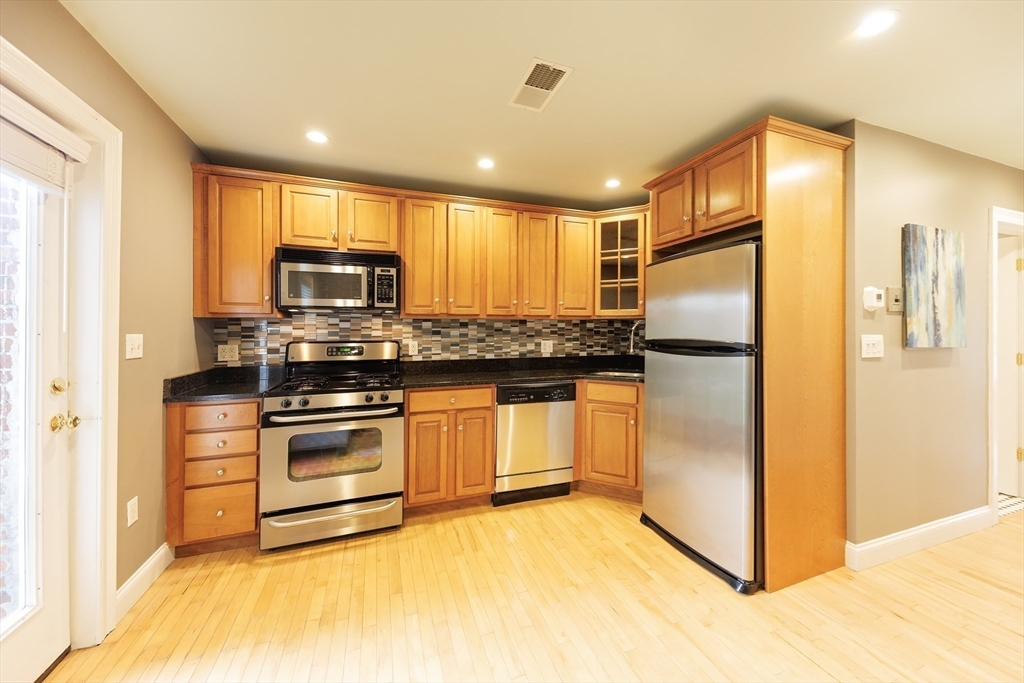 762 E 6, South Boston