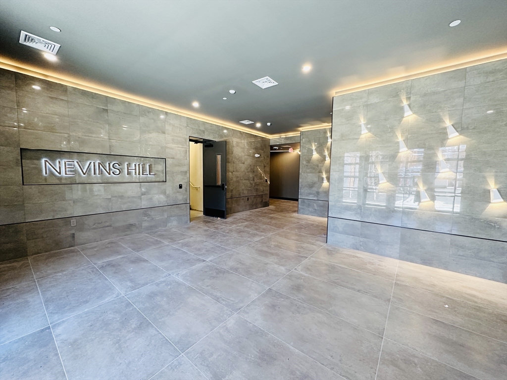 1 Nevins Hill Way, Brighton