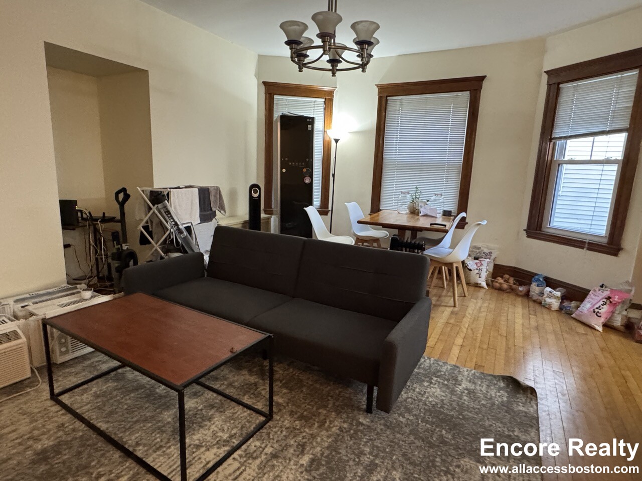 331 Faneuil St, Oak Square