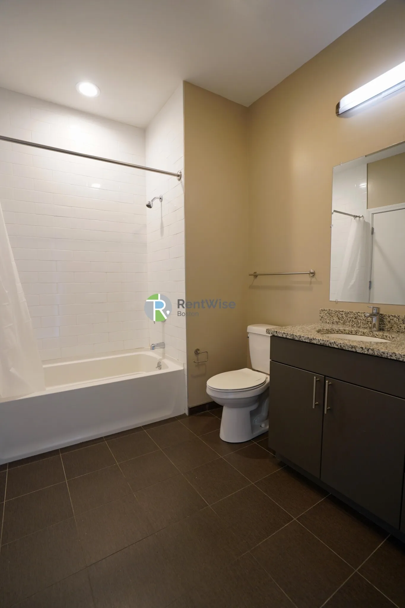 625 Mcgrath Highway, East Somerville