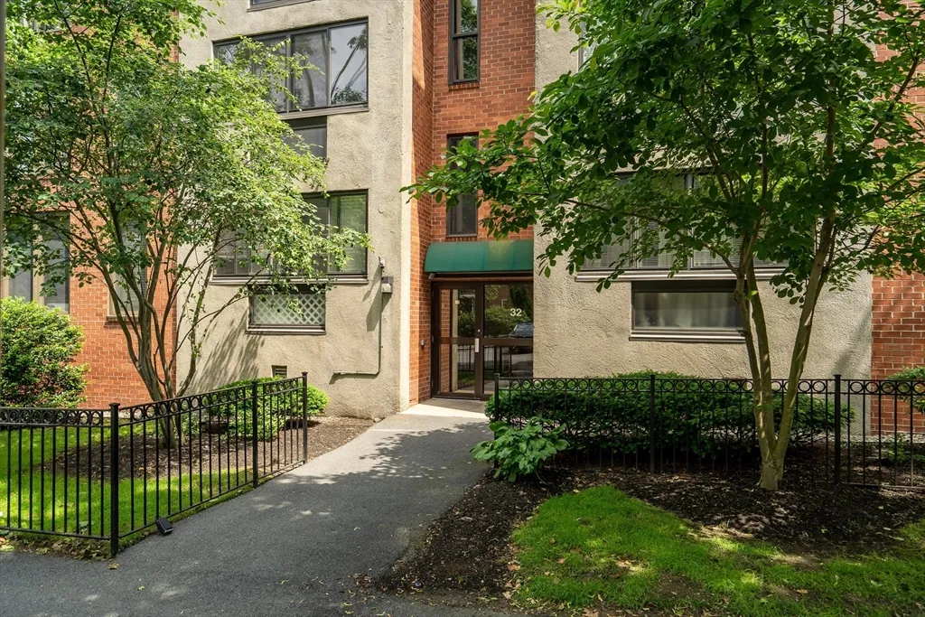 32 Juniper St, Brookline Village