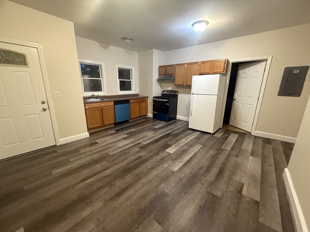 15 Oakes Ave, Southbridge