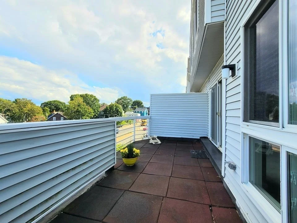 391 Hyde Park Ave, Jamaica Plain